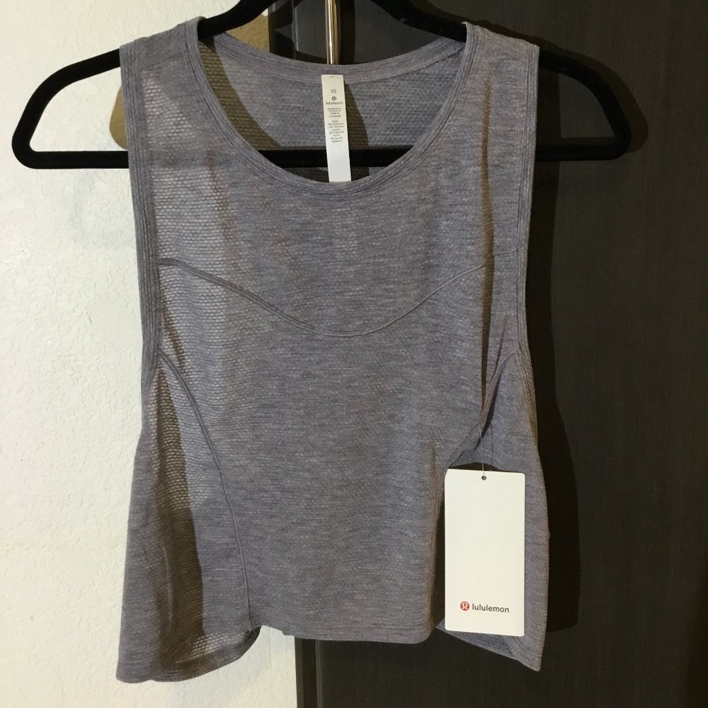 "NWT" Size 10 Lululemon Stronger as One Muscle Ta